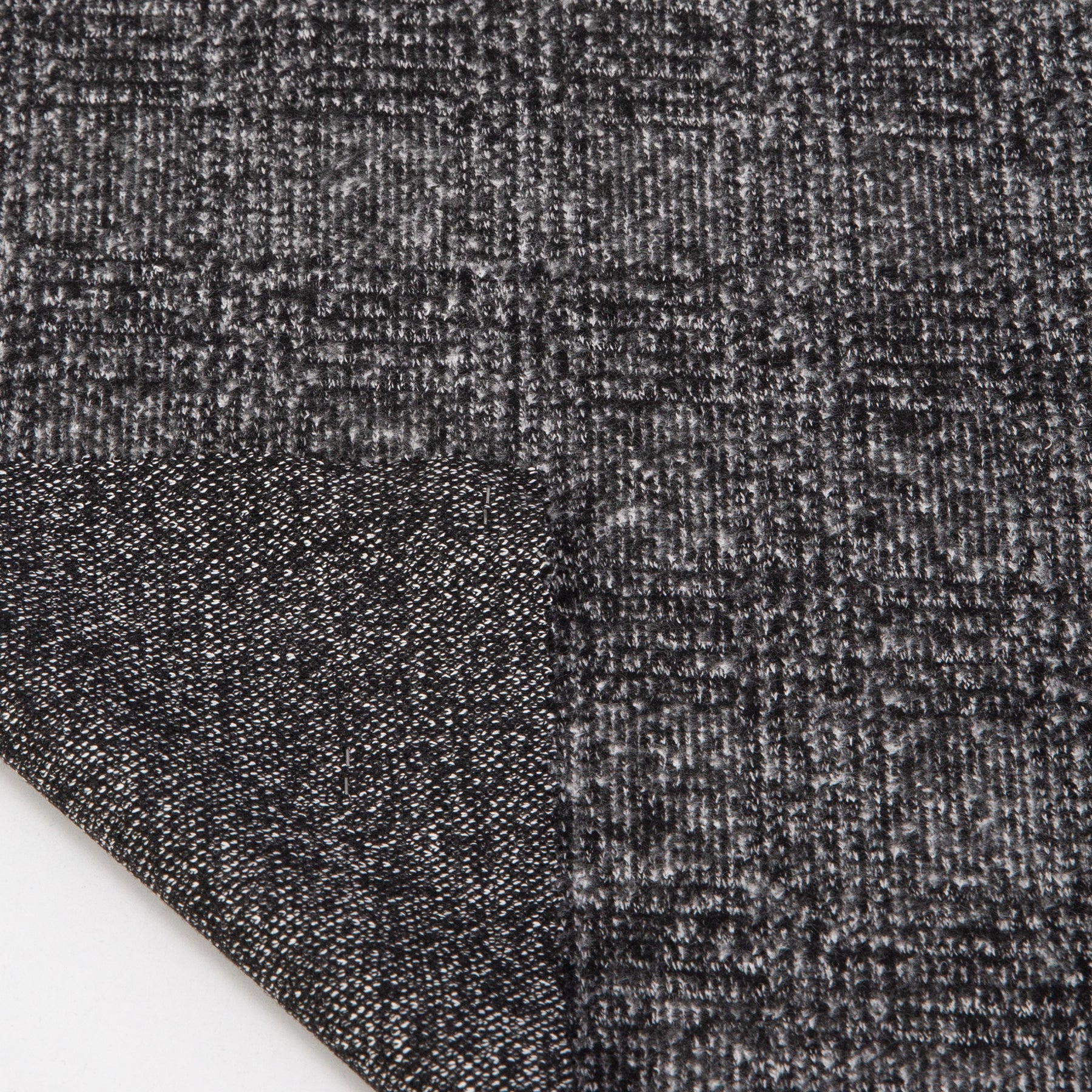 NOIR CHECKERED KNIT